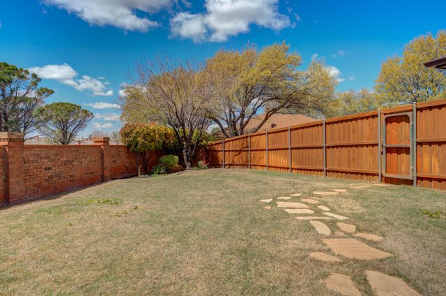 15 Whisperwood Circle, Lubbock, TX 79416