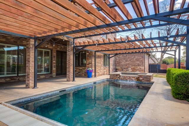 15 Whisperwood Circle, Lubbock, TX 79416