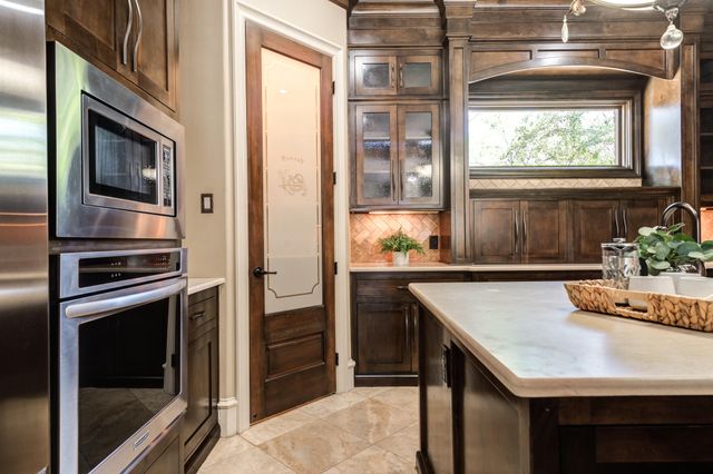 15 Whisperwood Circle, Lubbock, TX 79416