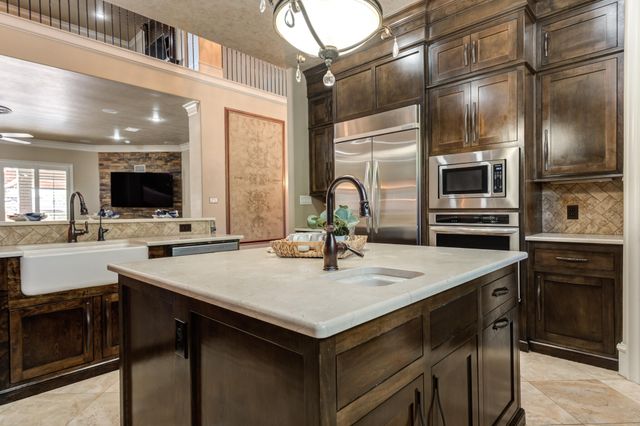 15 Whisperwood Circle, Lubbock, TX 79416