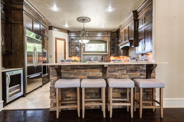 15 Whisperwood Circle, Lubbock, TX 79416