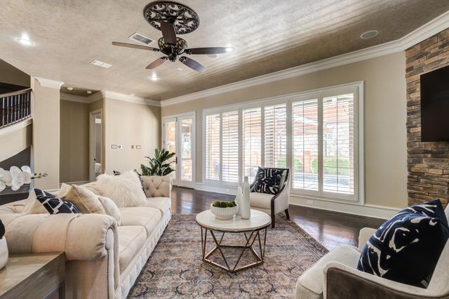 15 Whisperwood Circle, Lubbock, TX 79416