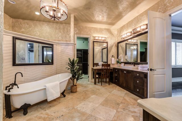 15 Whisperwood Circle, Lubbock, TX 79416