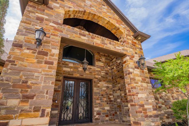 15 Whisperwood Circle, Lubbock, TX 79416