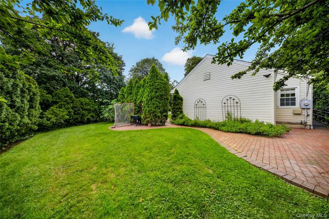 17 Maxwell Road, Garden City, NY 11530