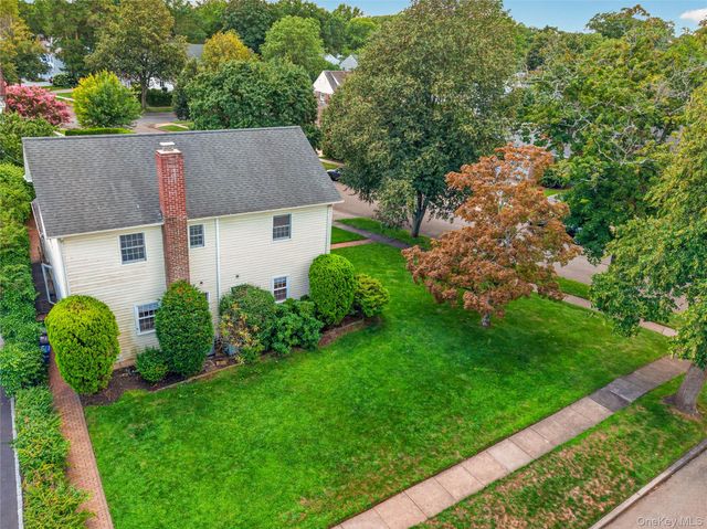 17 Maxwell Road, Garden City, NY 11530