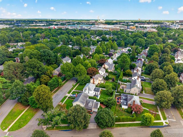 17 Maxwell Road, Garden City, NY 11530