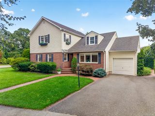 17 Maxwell Road, Garden City, NY 11530
