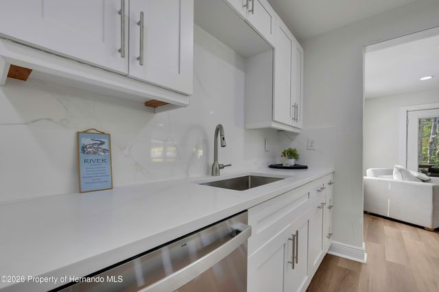 6080 Waverly Road, Weeki Wachee, FL 34607