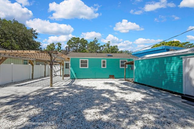 6080 Waverly Road, Weeki Wachee, FL 34607