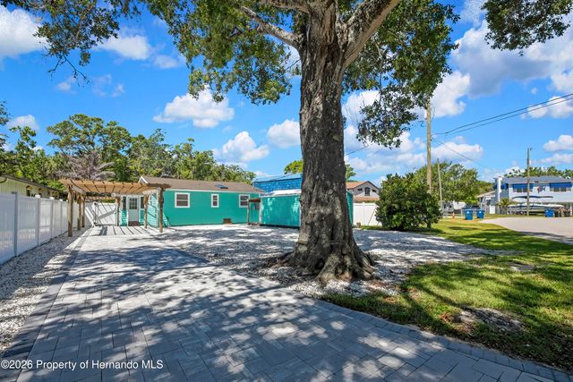 6080 Waverly Road, Weeki Wachee, FL 34607