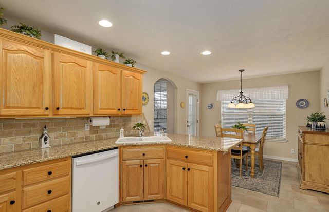 2680 W Williamsburg Street, Springfield, MO 65810