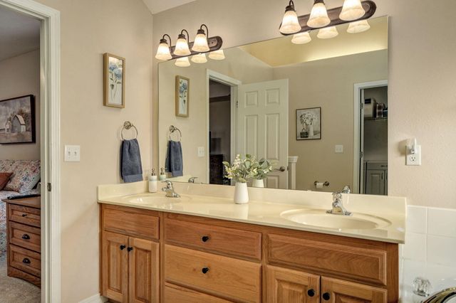 2680 W Williamsburg Street, Springfield, MO 65810