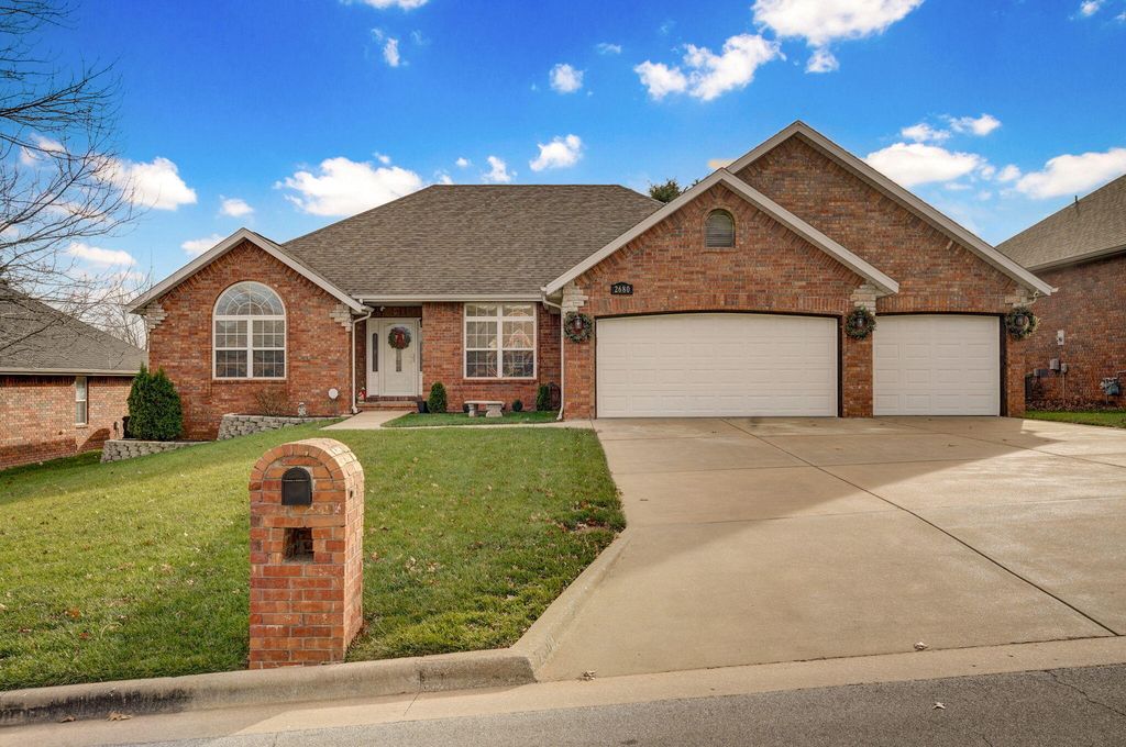 2680 W Williamsburg Street, Springfield, MO 65810