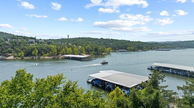 72 Beech Drive 32, Reeds Spring, MO 65737
