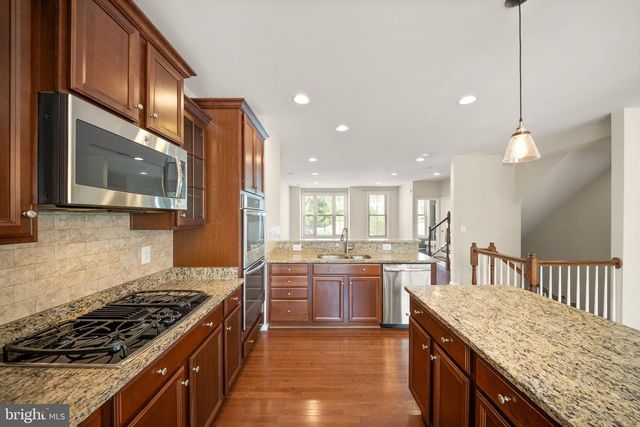 1431 OCCOQUAN HEIGHTS CT, Occoquan, VA 22125