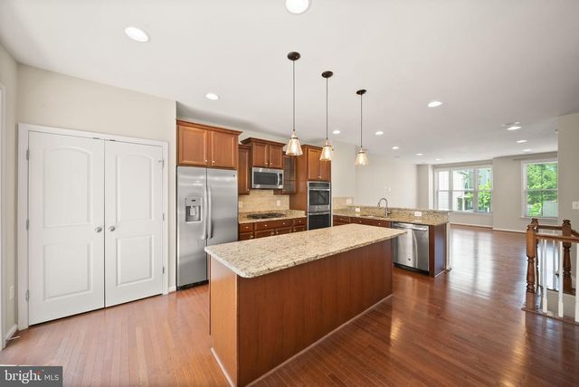 1431 OCCOQUAN HEIGHTS CT, Occoquan, VA 22125