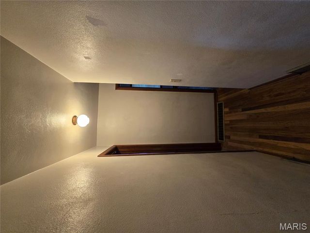 1011 Voorhees Lane, Brighton, IL 62012