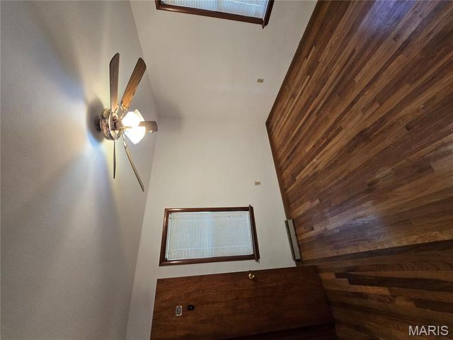 1011 Voorhees Lane, Brighton, IL 62012