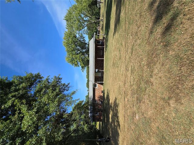 1011 Voorhees Lane, Brighton, IL 62012