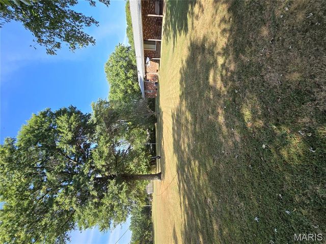 1011 Voorhees Lane, Brighton, IL 62012