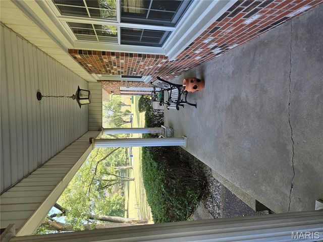 1011 Voorhees Lane, Brighton, IL 62012