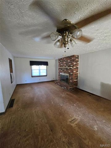 1011 Voorhees Lane, Brighton, IL 62012