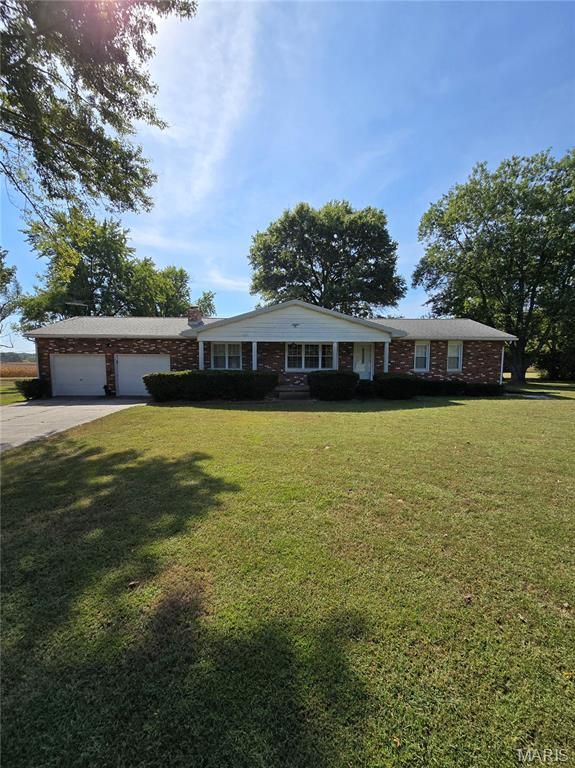 1011 Voorhees Lane, Brighton, IL 62012