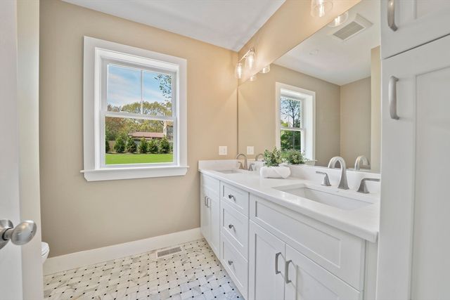 40 Signal Hill Rd, Marshfield, MA 02050