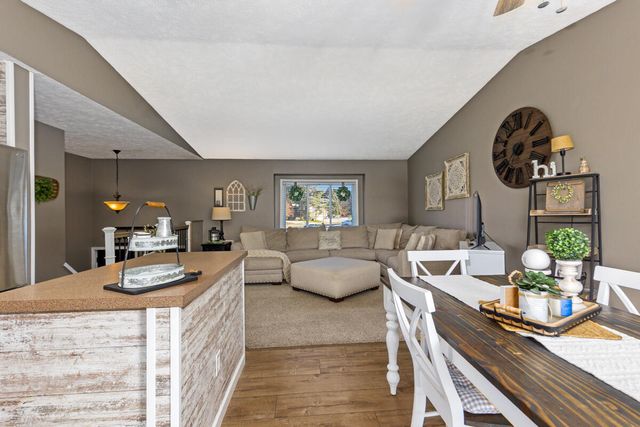 5275 Pinnacle Drive SW, Wyoming, MI 49519