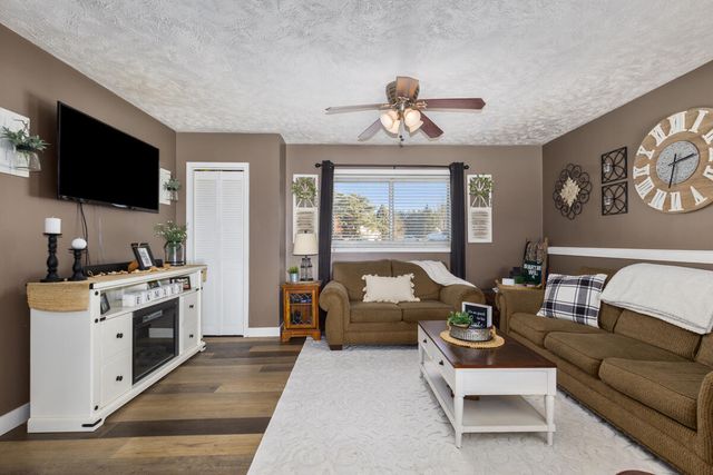 5275 Pinnacle Drive SW, Wyoming, MI 49519