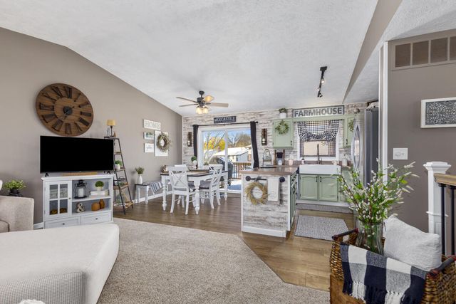 5275 Pinnacle Drive SW, Wyoming, MI 49519