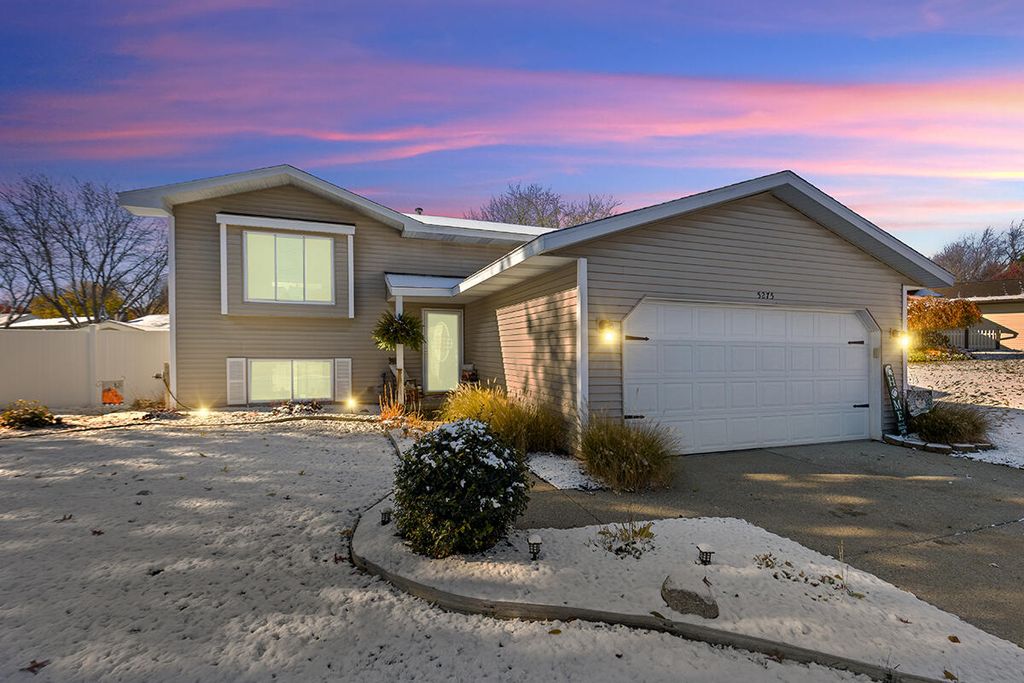 5275 Pinnacle Drive SW, Wyoming, MI 49519