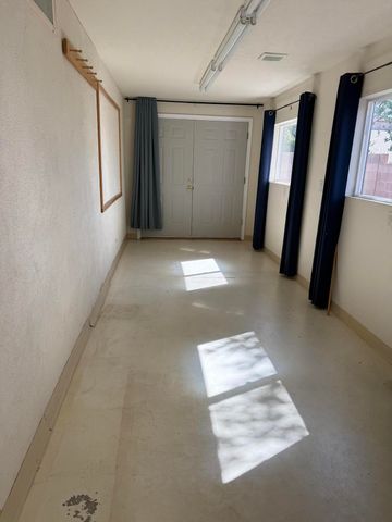 8319 Santa Clarita Street NE, Albuquerque, NM 87113