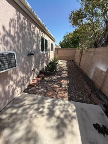 8319 Santa Clarita Street NE, Albuquerque, NM 87113