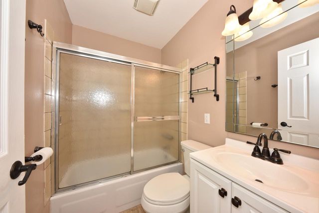 8271 N 106th STREET, Milwaukee, WI 53224