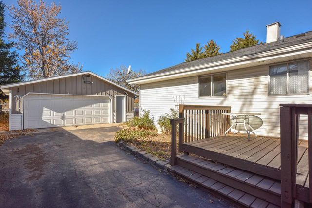 8271 N 106th STREET, Milwaukee, WI 53224