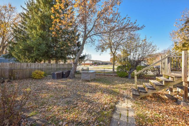 8271 N 106th STREET, Milwaukee, WI 53224