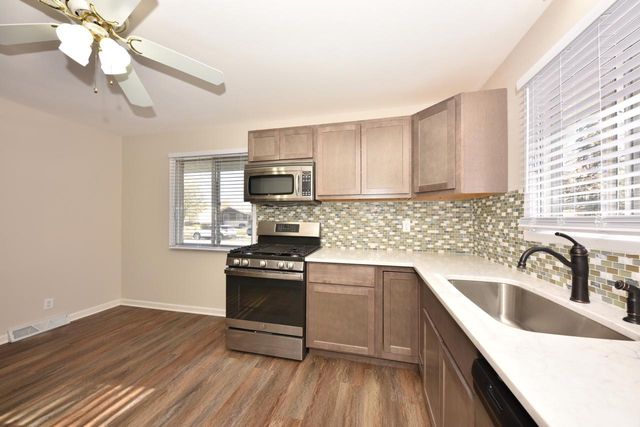 8271 N 106th STREET, Milwaukee, WI 53224