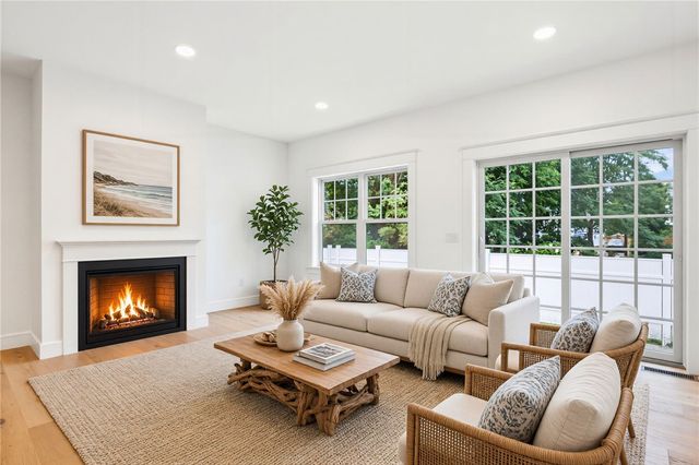 26 Carpenter Avenue, Barrington, RI 02806
