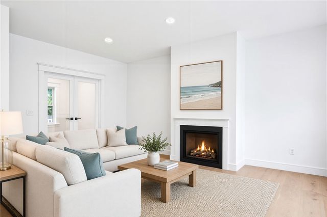 26 Carpenter Avenue, Barrington, RI 02806