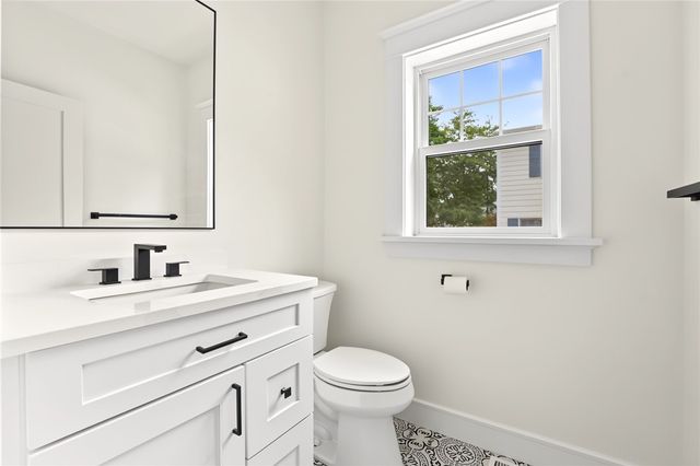 26 Carpenter Avenue, Barrington, RI 02806