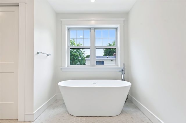 26 Carpenter Avenue, Barrington, RI 02806