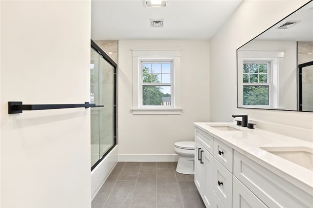 26 Carpenter Avenue, Barrington, RI 02806