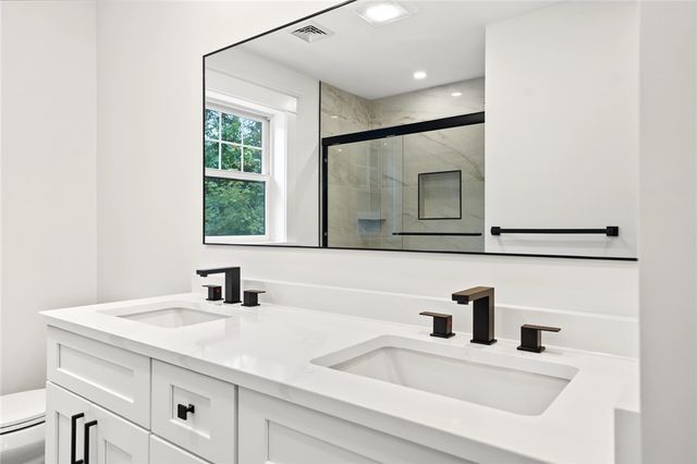 26 Carpenter Avenue, Barrington, RI 02806