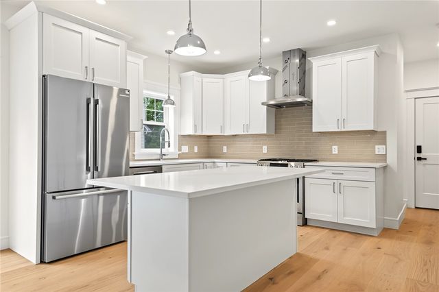 26 Carpenter Avenue, Barrington, RI 02806