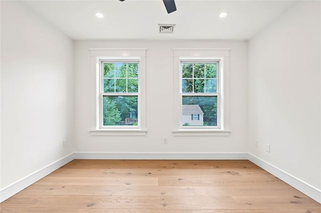 26 Carpenter Avenue, Barrington, RI 02806