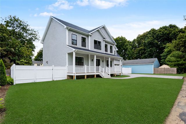 26 Carpenter Avenue, Barrington, RI 02806