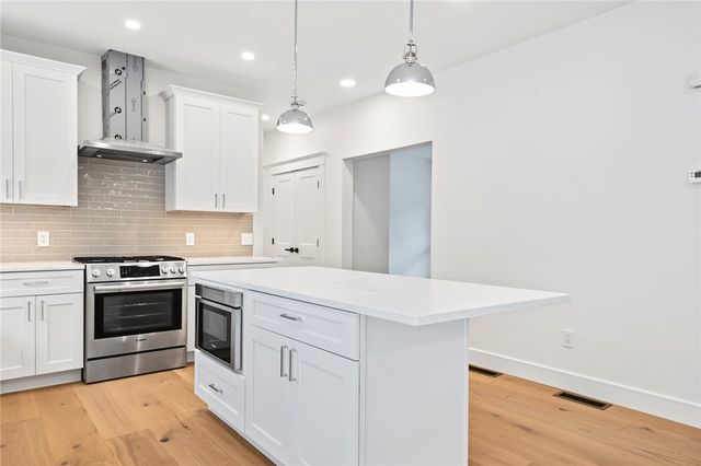 26 Carpenter Avenue, Barrington, RI 02806