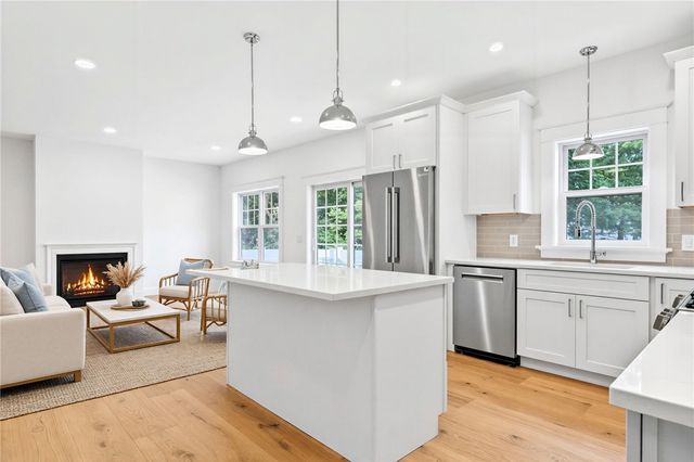 26 Carpenter Avenue, Barrington, RI 02806